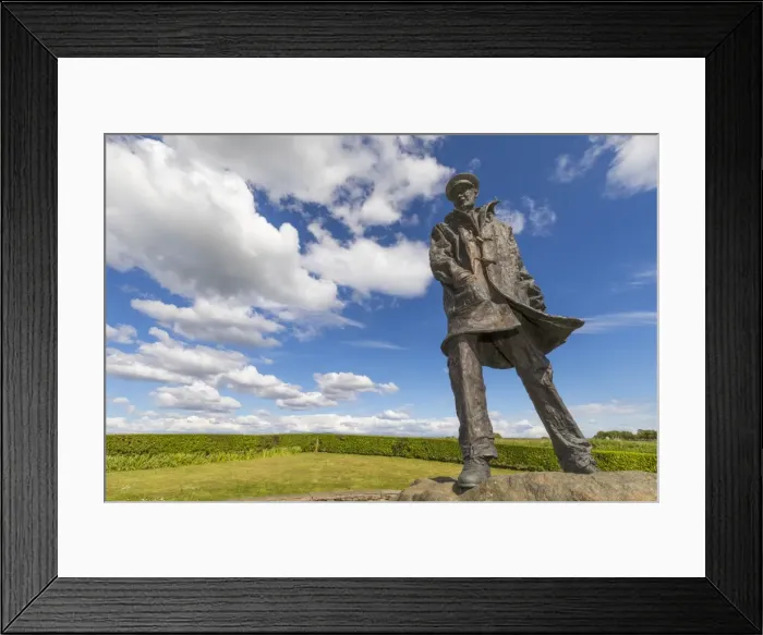 Framed Print : Memorial statue of David Stirling, founder of the Special Air Squadron (SAS), Doune Framed Print : Memorial statue of David Stirling, founder of the Special Air Squadron (SAS), Doune