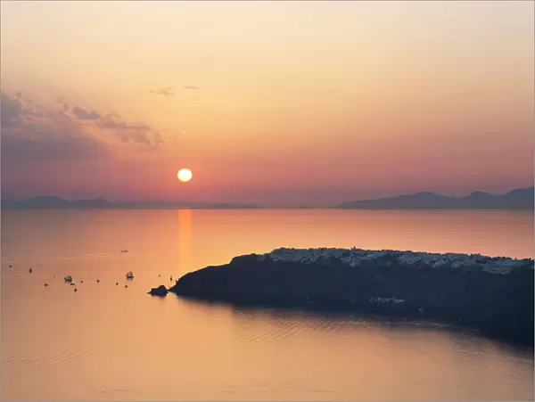 Sunset over Oia from Imerovigli, Santorini, Cyclades Islands, Greek Islands, Greece