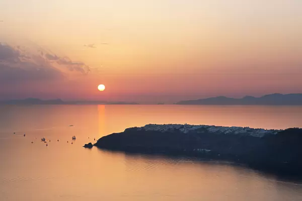 Sunset over Oia from Imerovigli, Santorini, Cyclades Islands, Greek Islands, Greece