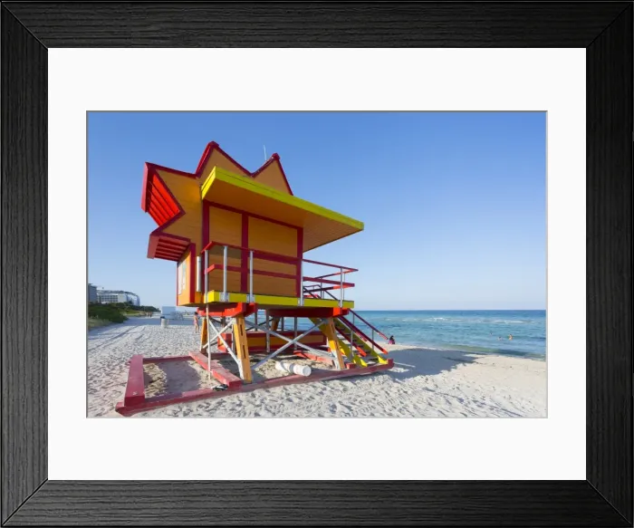 Framed Print : Colourful Lifeguard station on South Beach and the Atlantic Ocean, Miami Beach, Miami Framed Print : Colourful Lifeguard station on South Beach and the Atlantic Ocean, Miami Beach, Miami