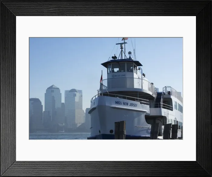 Framed Print : Circle Line Ferry Framed Print : Circle Line Ferry