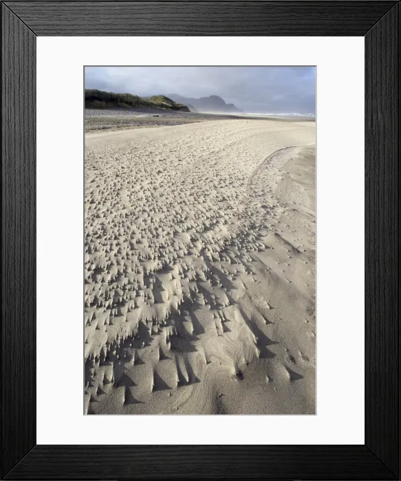 Framed Print : Looking along a windswept pebbly beach with sand trails Framed Print : Looking along a windswept pebbly beach with sand trails