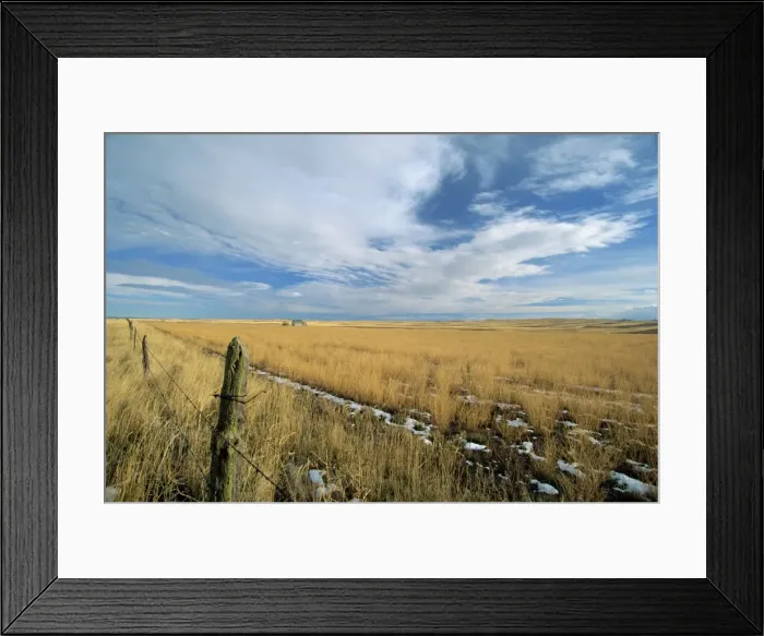Framed Print : Landscape of the great wide open spaces of the prairies Framed Print : Landscape of the great wide open spaces of the prairies