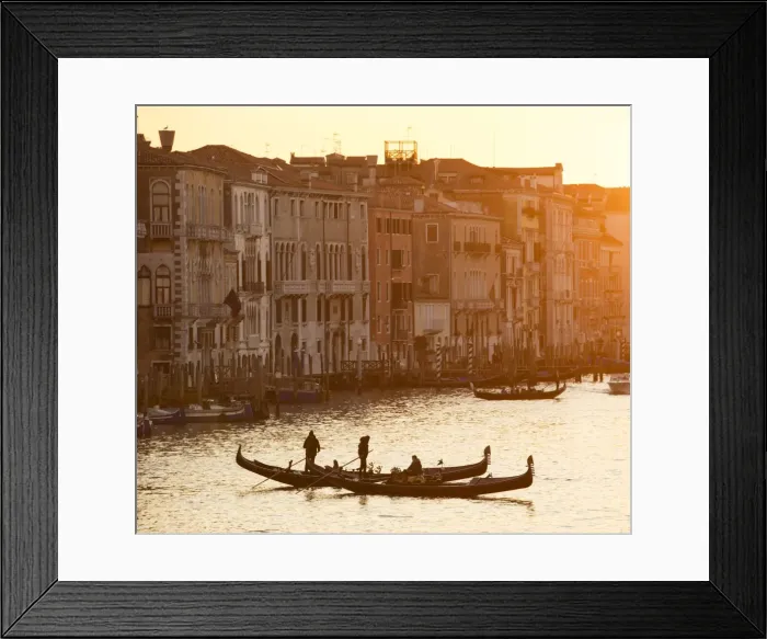 Framed Print : Two gondoliers in silhouette at sunset on the Grand Canal, from Rialto Bridge, Venice Framed Print : Two gondoliers in silhouette at sunset on the Grand Canal, from Rialto Bridge, Venice