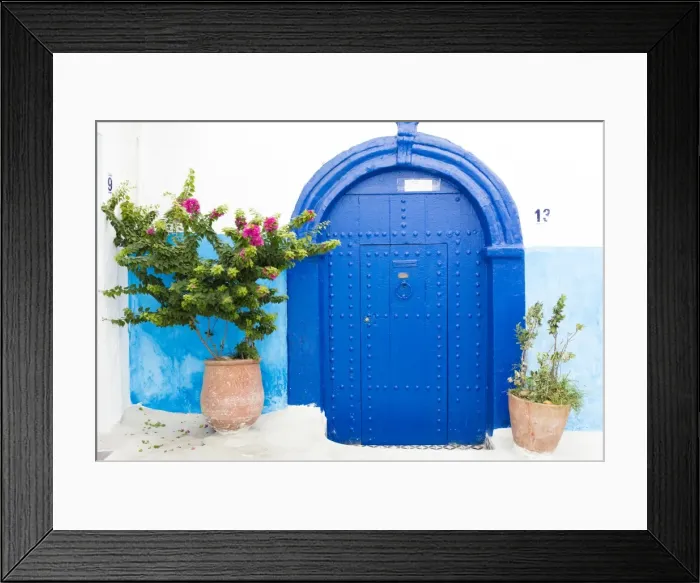 Framed Print : Pots and plants against blue and white wall in Kasbah des Oudaya (Kasbah of the Udayas) Framed Print : Pots and plants against blue and white wall in Kasbah des Oudaya (Kasbah of the Udayas)