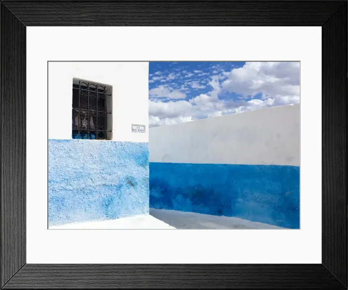 Framed Print : Typical blue and white street scene in Kasbah des Oudaya (Kasbah of the Udayas), Rabat Framed Print : Typical blue and white street scene in Kasbah des Oudaya (Kasbah of the Udayas), Rabat