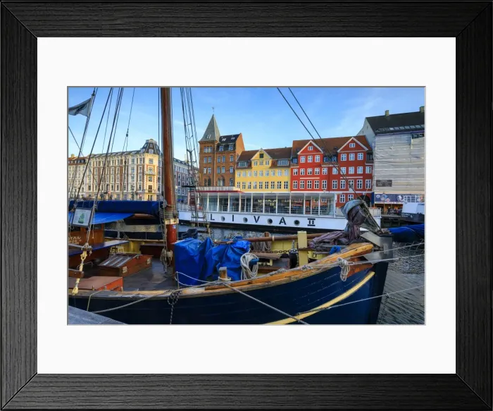 Framed Print : Boats in Christianshavn Canal with typical colourful houses in the background, Copenhagen Framed Print : Boats in Christianshavn Canal with typical colourful houses in the background, Copenhagen