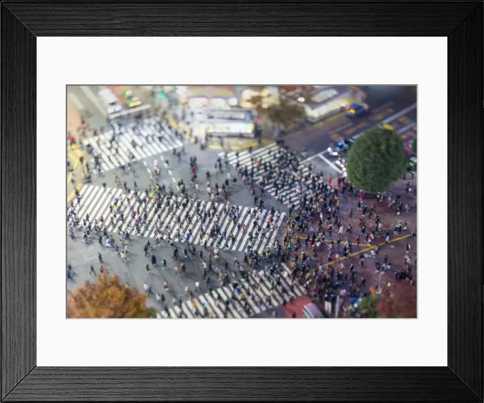 Framed Print : Shibuya Crossing, centre of Shibuyas fashionable shopping and entertainment district Framed Print : Shibuya Crossing, centre of Shibuyas fashionable shopping and entertainment district
