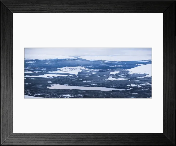 Framed Print : Loch Morlich covered in snow in winter, Aviemore, Cairngorms National Park, Scotland Framed Print : Loch Morlich covered in snow in winter, Aviemore, Cairngorms National Park, Scotland