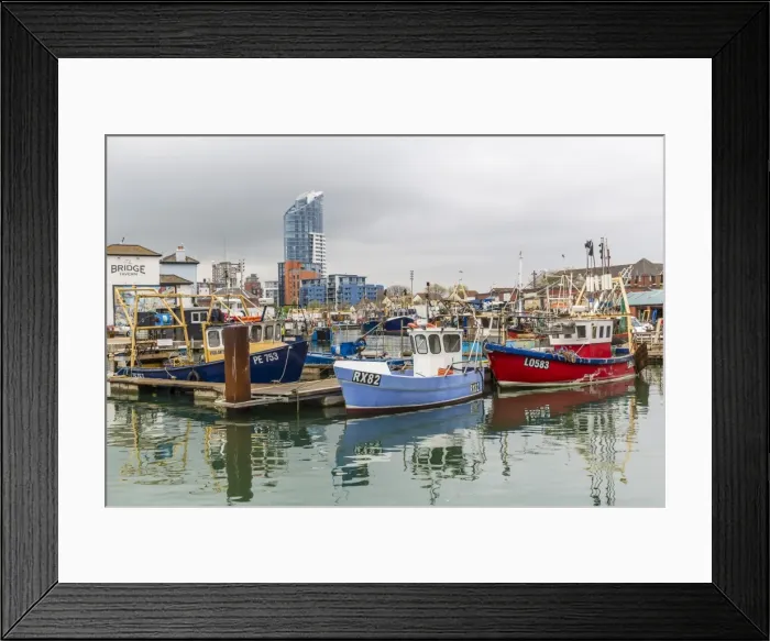 Framed Print : A view of the harbour in the port city of Portsmouth, built on Portsea Island, Hampshire