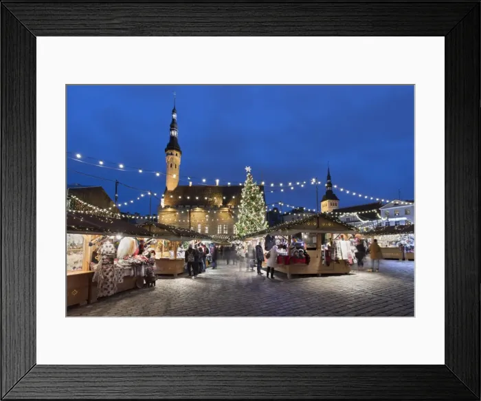 Framed Print : Christmas market in the Town Hall Square (Raekoja Plats) and Town Hall, Old Town Framed Print : Christmas market in the Town Hall Square (Raekoja Plats) and Town Hall, Old Town
