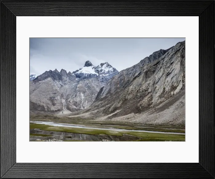 Framed Print : On the way to Kargil beside the gorgeous north flowing Suru River, Ladakh, India Framed Print : On the way to Kargil beside the gorgeous north flowing Suru River, Ladakh, India