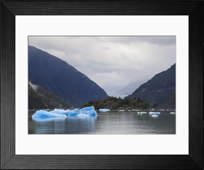 Framed Print : Blue icebergs and face of Sawyer Glacier, mountain backdrop, Stikine Icefield, Tracy Arm Fjord Framed Print : Blue icebergs and face of Sawyer Glacier, mountain backdrop, Stikine Icefield, Tracy Arm Fjord
