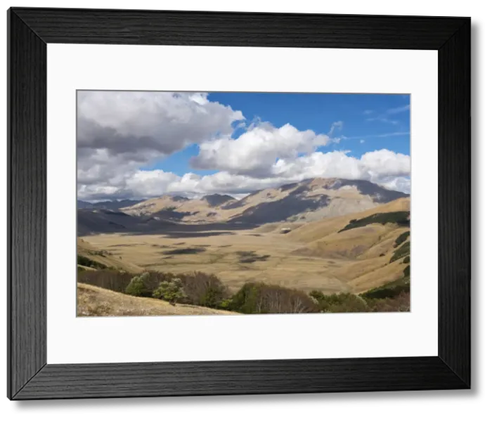 Framed Print : Piano Grande di Castelluccio di Norcia plateau in autumn, Sibillini Park, Umbria Framed Print : Piano Grande di Castelluccio di Norcia plateau in autumn, Sibillini Park, Umbria
