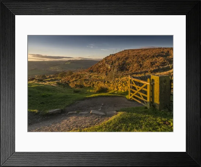 Framed Print : View of Curbar Edge from Baslow Edge, Baslow, Peak District National Park, Derbyshire Framed Print : View of Curbar Edge from Baslow Edge, Baslow, Peak District National Park, Derbyshire