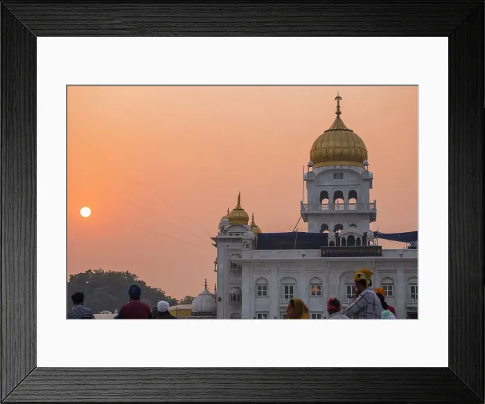 Framed Print : Gurdwara Bangla Sahib, a Sikh temple, New Delhi, Delhi, India, Asia Framed Print : Gurdwara Bangla Sahib, a Sikh temple, New Delhi, Delhi, India, Asia
