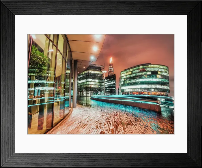 Framed Print : Fisheye view of The Scoop London and The Shard visible in background at night, Southwark Framed Print : Fisheye view of The Scoop London and The Shard visible in background at night, Southwark