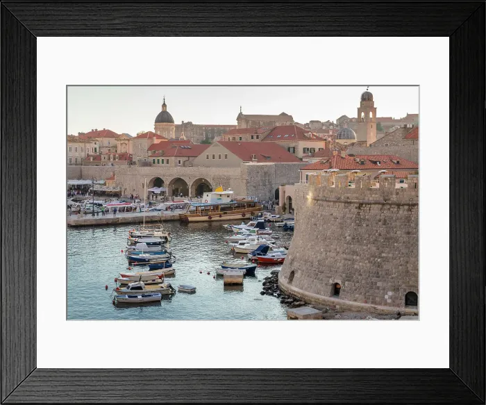 Framed Print : View from the Ploce Gate over the old town of Dubrovnik, UNESCO World Heritage Site Framed Print : View from the Ploce Gate over the old town of Dubrovnik, UNESCO World Heritage Site