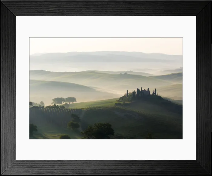 Framed Print : Podere Belvedere and misty hills at sunrise, Val d Orcia, San Quirico d Orcia, UNESCO