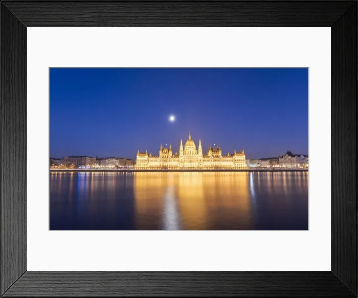 Framed Print : Parliament Building and River Danube at dusk, Budapest, Hungary, Europe Framed Print : Parliament Building and River Danube at dusk, Budapest, Hungary, Europe