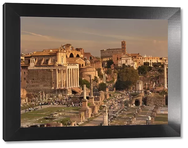 Roman Forum (Foro Romano), Colosseum behind, UNESCO World Heritage Site, Rome, Lazio