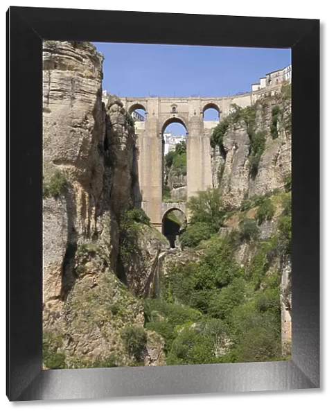 Puente Nuevo (New Bridge) and the white town perched on cliffs, Ronda, Andalucia