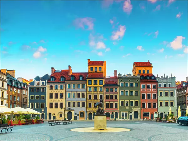 Old Town Market Square and the Warsaw Mermaid at dawn, UNESCO World Heritage Site