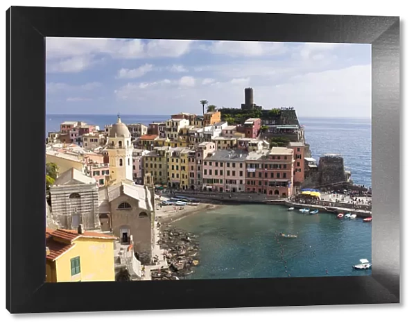 Vernazza on a sunny day, Cinque Terre, UNESCO World Heritage Site, Liguria, Italy, Europe