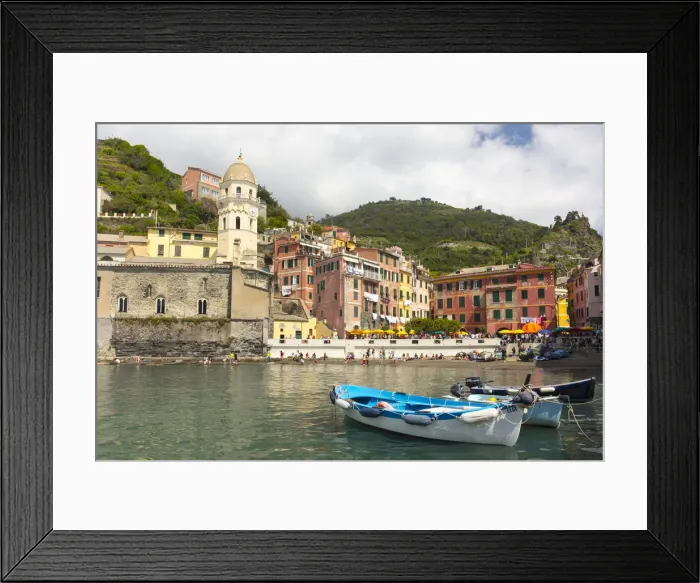 Framed Print : Boats in the harbour at Vernazza, Cinque Terre, UNESCO World Heritage Site, Liguria Framed Print : Boats in the harbour at Vernazza, Cinque Terre, UNESCO World Heritage Site, Liguria