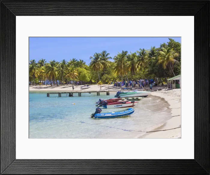 Framed Print : Saltwhistle Bay, Mayreau, The Grenadines, St. Vincent and The Grenadines, West Indies Framed Print : Saltwhistle Bay, Mayreau, The Grenadines, St. Vincent and The Grenadines, West Indies