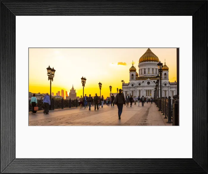 Framed Print : Cathedral of Christ the Saviour beside Moscow River in early evening, Moscow, Russia Framed Print : Cathedral of Christ the Saviour beside Moscow River in early evening, Moscow, Russia