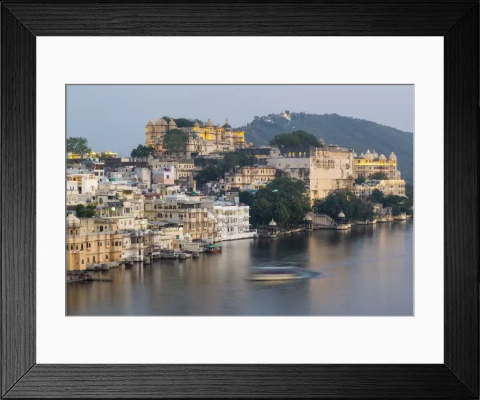 Framed Print : Lake Pichola and the City Palace in Udaipur, Rajasthan, India, Asia Framed Print : Lake Pichola and the City Palace in Udaipur, Rajasthan, India, Asia