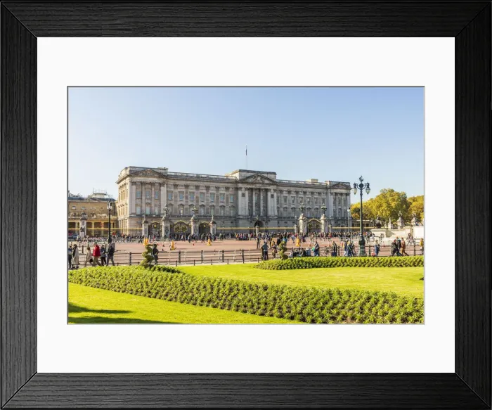 Framed Print : Buckingham Palace, in London, England, United Kingdom, Europe Framed Print : Buckingham Palace, in London, England, United Kingdom, Europe