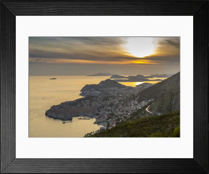 Framed Print : Panoramic view of the Old Walled City of Dubrovnik at sunset, UNESCO World Heritage Site Framed Print : Panoramic view of the Old Walled City of Dubrovnik at sunset, UNESCO World Heritage Site