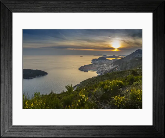 Framed Print : Panoramic view of the Old Walled City of Dubrovnik at sunset, UNESCO World Heritage Site Framed Print : Panoramic view of the Old Walled City of Dubrovnik at sunset, UNESCO World Heritage Site