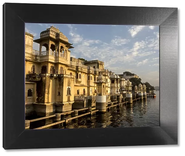 Lal Ghat, on shore of Lake Pichola, Udaipur, Rajasthan, India, Asia