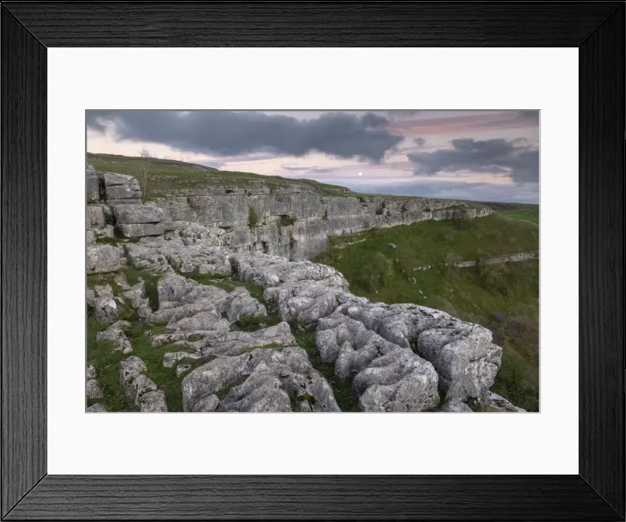 Framed Print : Limestone cliffs above Malham Cove in the Yorkshire Dales National Park, Yorkshire Framed Print : Limestone cliffs above Malham Cove in the Yorkshire Dales National Park, Yorkshire