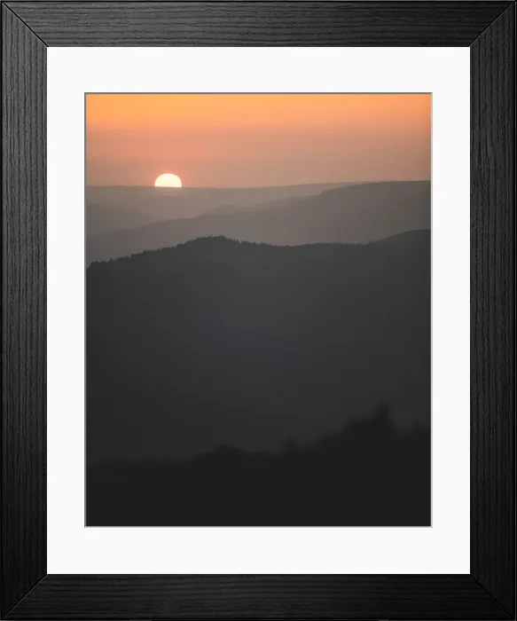 Framed Print : A beautiful sunset with the sun just dipping behind the hills in the Peak District Framed Print : A beautiful sunset with the sun just dipping behind the hills in the Peak District