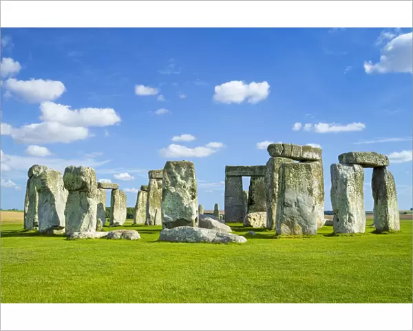 Stonehenge Neolithic stone circle, UNESCO World Heritage Site, Salisbury Plain, Wiltshire