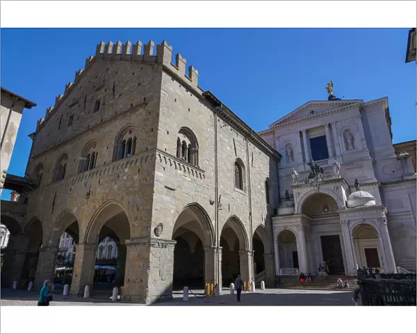 Piazza Duomo, Palazzo della Ragione and Bergamo Cathedral, Bergamo, Lombardy, Italy
