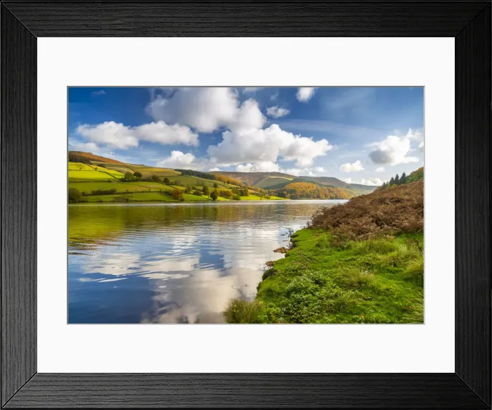 Framed Print : View of autumn colours at Ladybower Reservoir, Derbyshire, Peak District National Park Framed Print : View of autumn colours at Ladybower Reservoir, Derbyshire, Peak District National Park