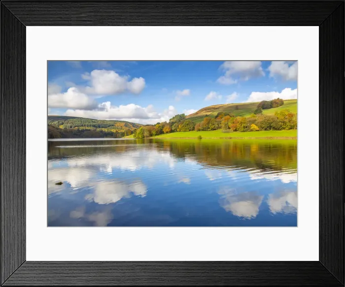 Framed Print : View of autumn colours at Ladybower Reservoir, Derbyshire, Peak District National Park Framed Print : View of autumn colours at Ladybower Reservoir, Derbyshire, Peak District National Park