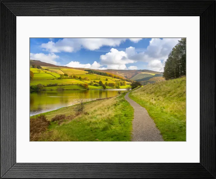Framed Print : View of autumn colours at Ladybower Reservoir, Derbyshire, Peak District National Park Framed Print : View of autumn colours at Ladybower Reservoir, Derbyshire, Peak District National Park