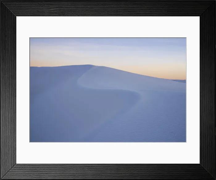 Framed Print : The curve of a sand dune at sunset in White Sands National Park, New Mexico Framed Print : The curve of a sand dune at sunset in White Sands National Park, New Mexico