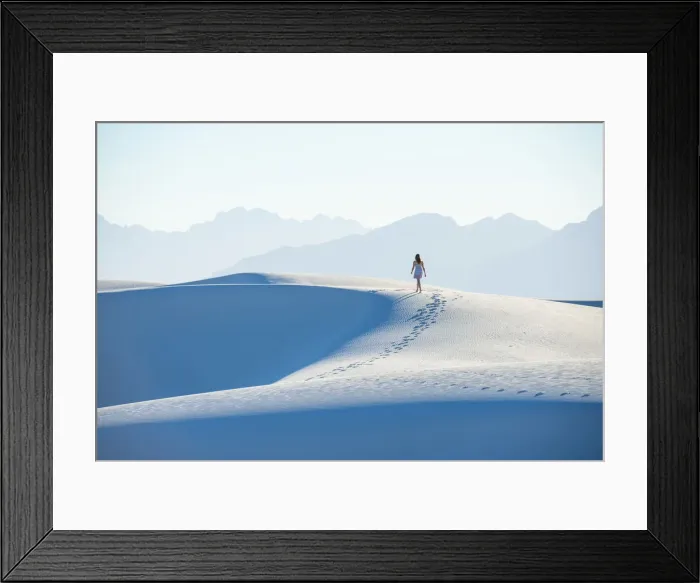 Framed Print : A woman walking along a dunes ridge in White Sands National Park, New Mexico