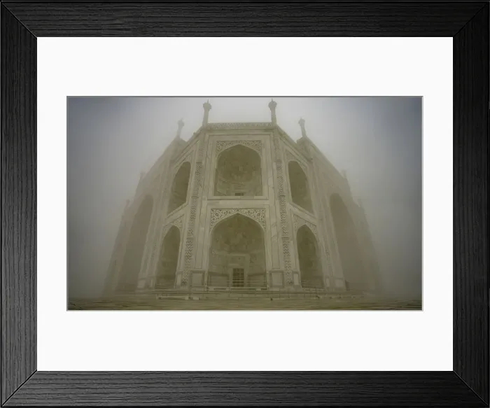 Framed Print : The Taj Mahal on a foggy morning, UNESCO World Heritage Site, Agra, Uttar Pradesh, India Framed Print : The Taj Mahal on a foggy morning, UNESCO World Heritage Site, Agra, Uttar Pradesh, India