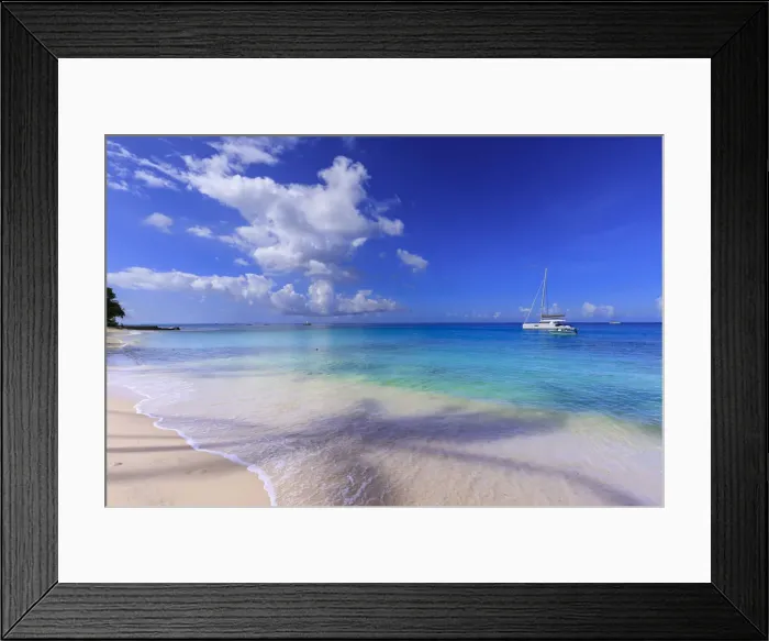 Framed Print : Paynes Bay, small boats off fine pale pink sand beach, turquoise sea Framed Print : Paynes Bay, small boats off fine pale pink sand beach, turquoise sea