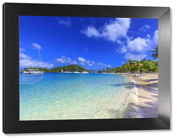 Saltwhistle Bay, white sand beach, turquoise sea, yachts, palm trees, Mayreau, Grenadines