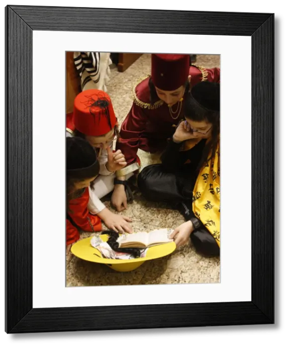 Framed Print : Purim celebration in the Belz Synagogue, Jerusalem, Middle East Framed Print : Purim celebration in the Belz Synagogue, Jerusalem, Middle East