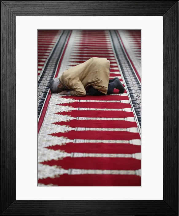 Framed Print : Muslim praying in Prayer Hall in Amman airport, Amman, Jordan, Middle East Framed Print : Muslim praying in Prayer Hall in Amman airport, Amman, Jordan, Middle East